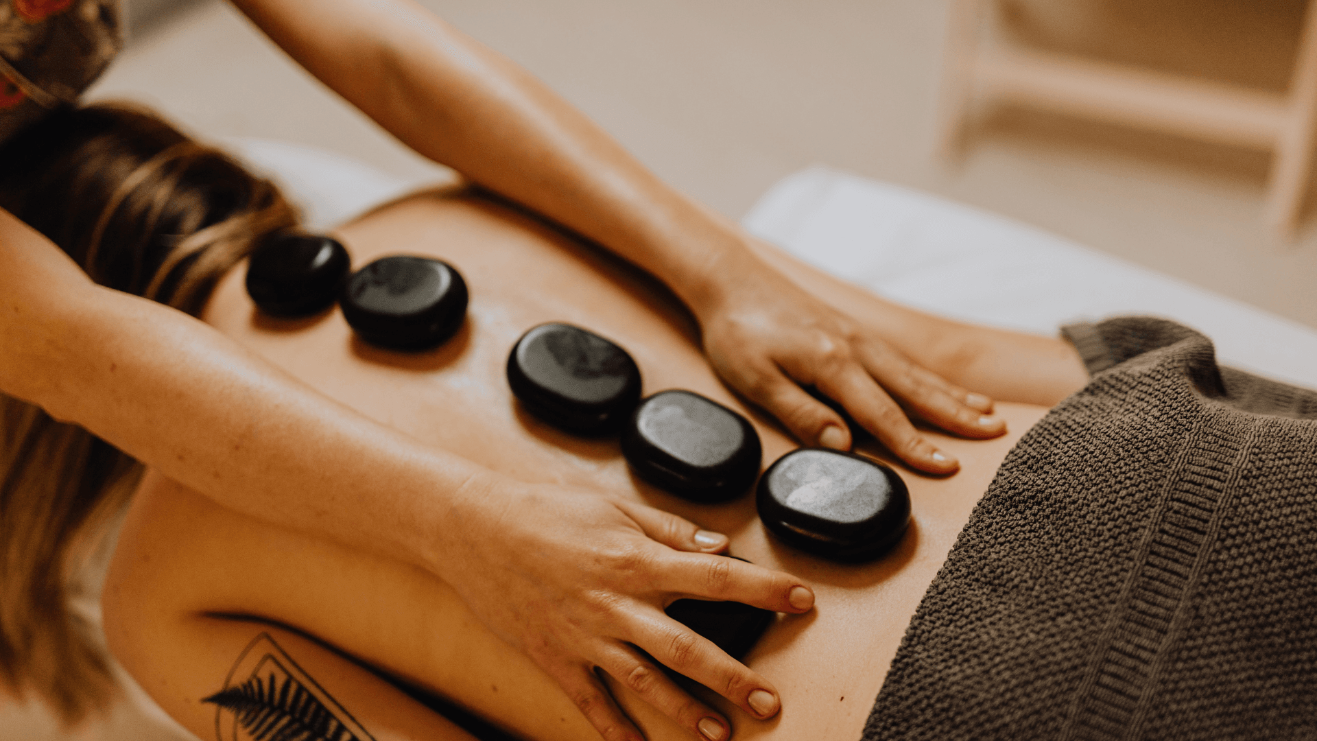 Massage aux pierres chaudes